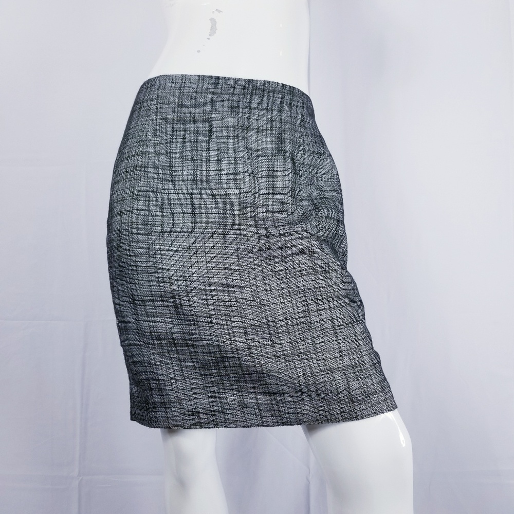 Tahari Pencil Skirt Back Slit Size 4 Textured